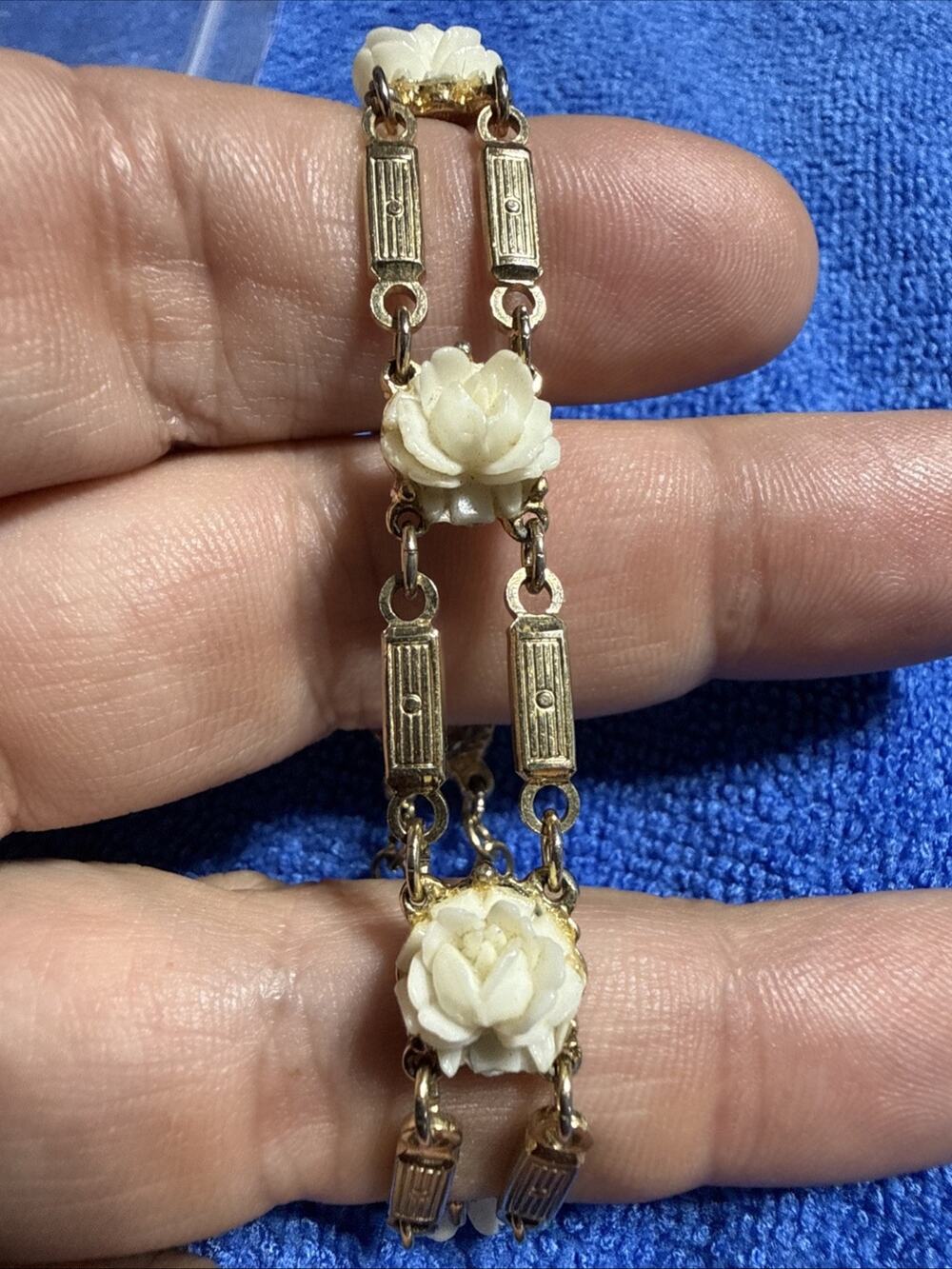 Vintage Goldette NY Carved White Rose Bracelet Link Gold Tone 1950s Signed 6.5”